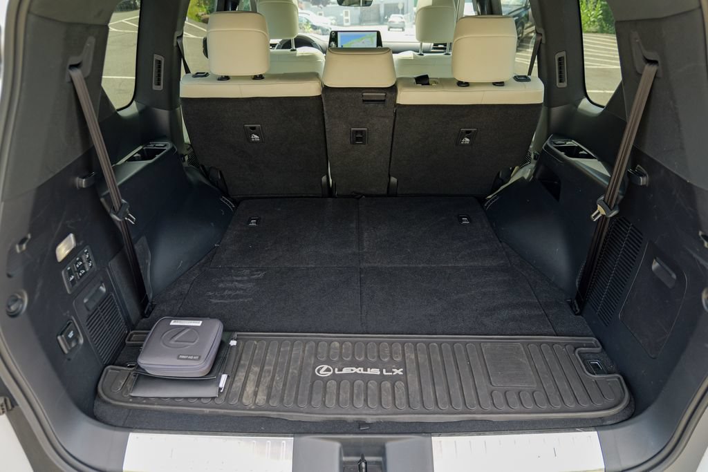 Used 2024 Lexus LX 600 4WD w/ Appearance Package image 64