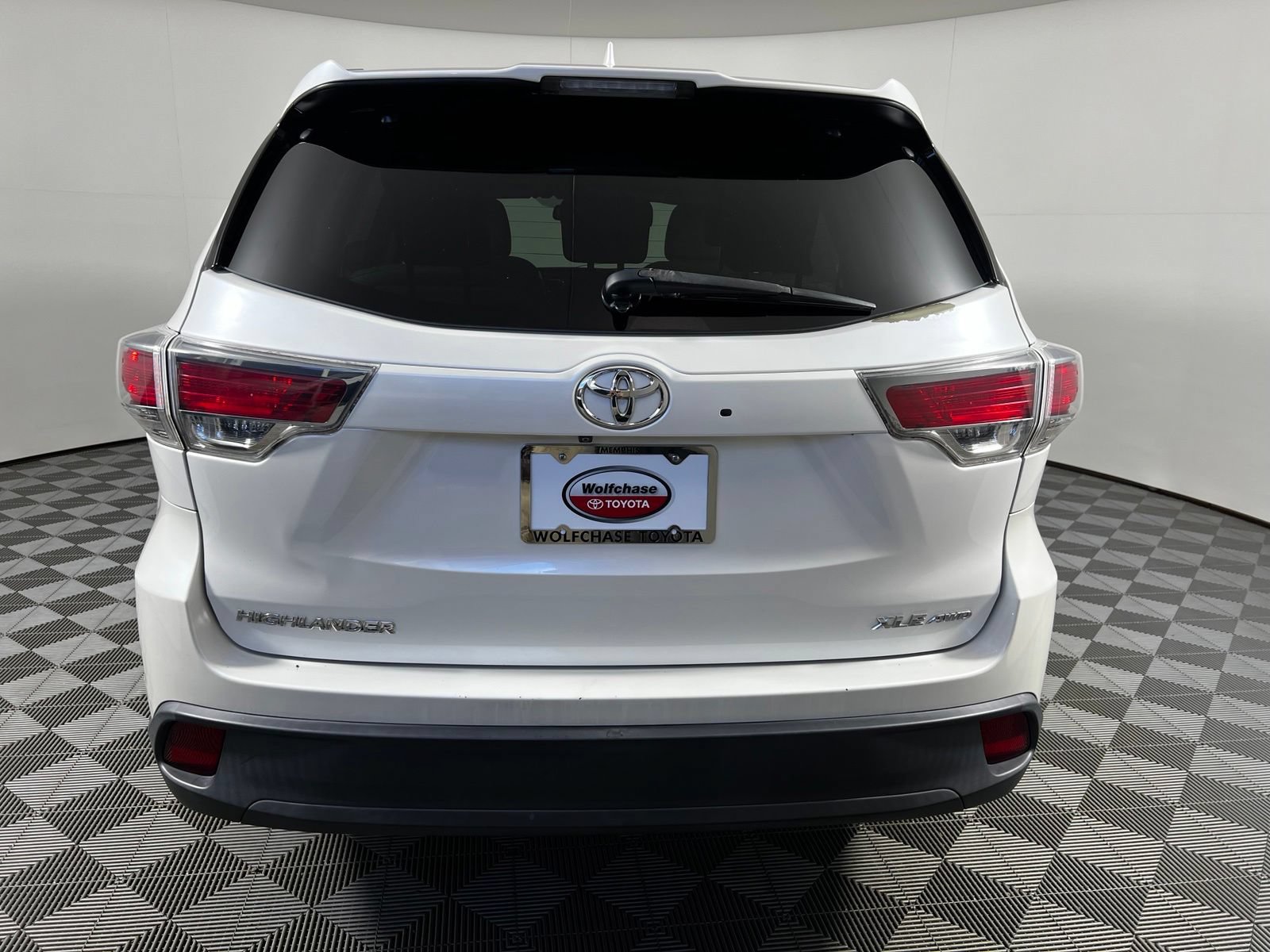 Used 2015 Toyota Highlander XLE AWD/4WD image 6
