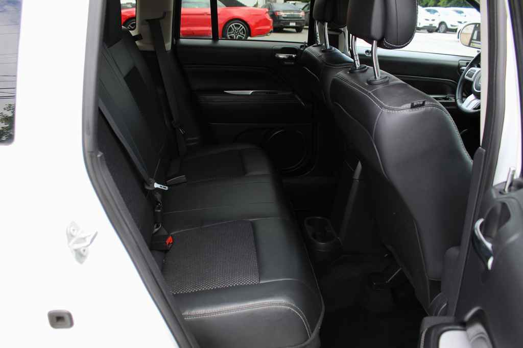 Used 2017 Jeep Compass Latitude FWD image 27