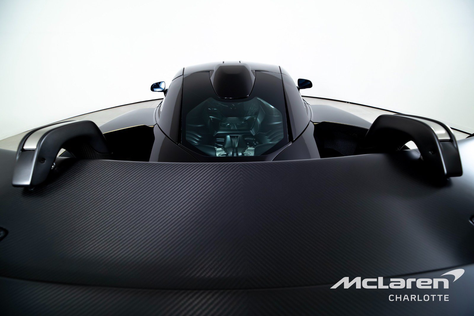 Used 2019 McLaren Senna RWD image 28