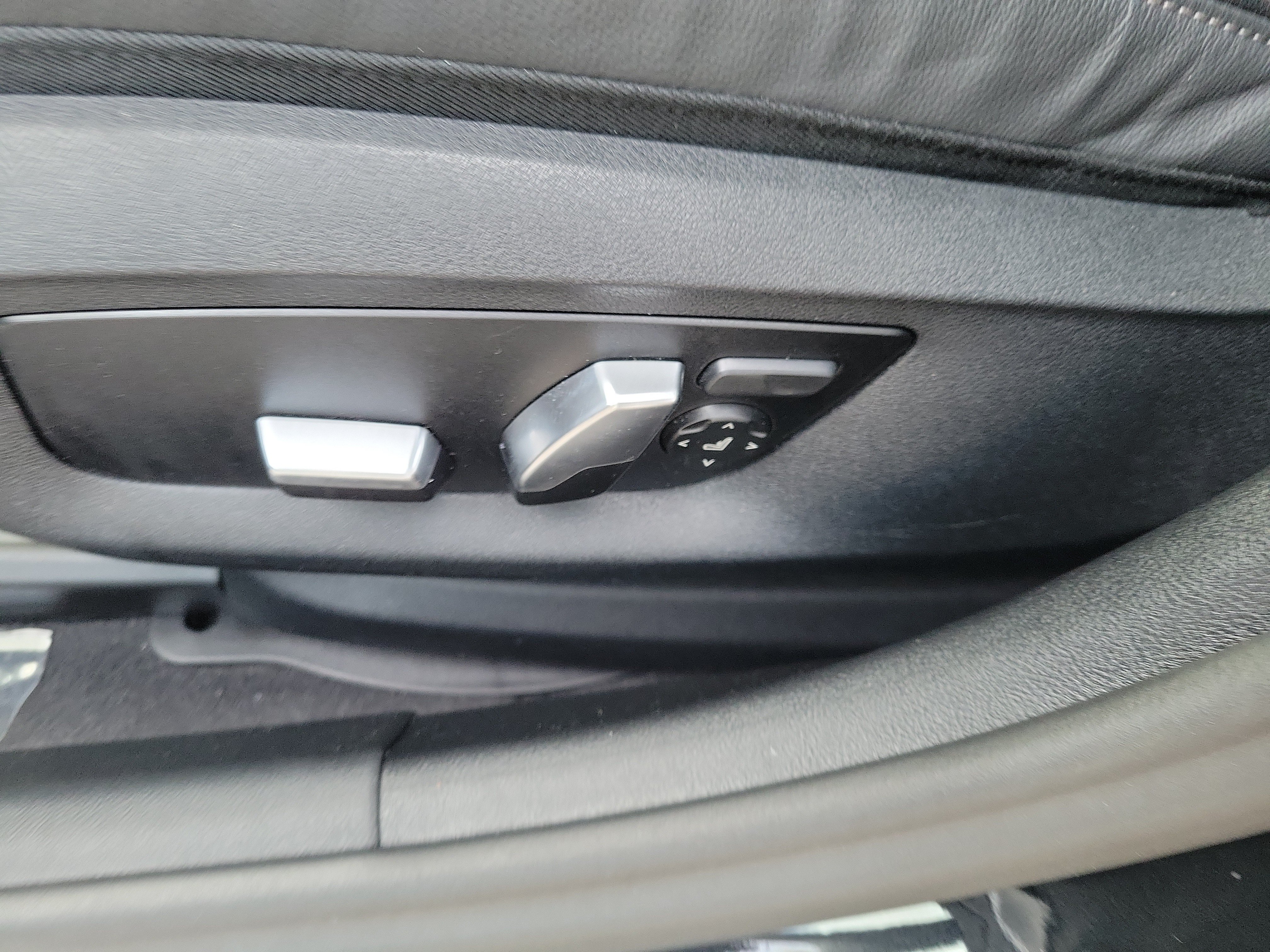 Used 2023 BMW 540i w/ M Sport Package RWD image 15
