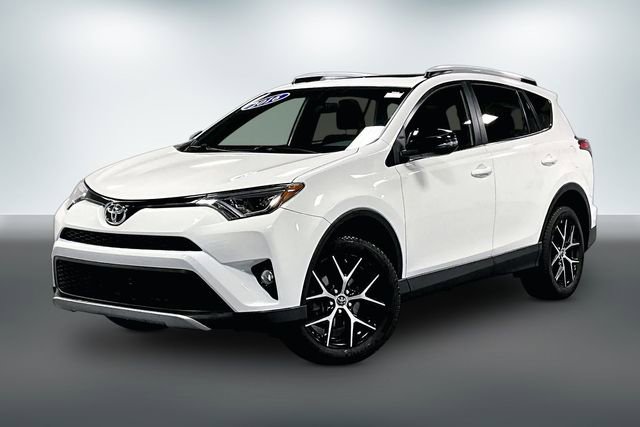 Used 2016 Toyota RAV4 SE image 3