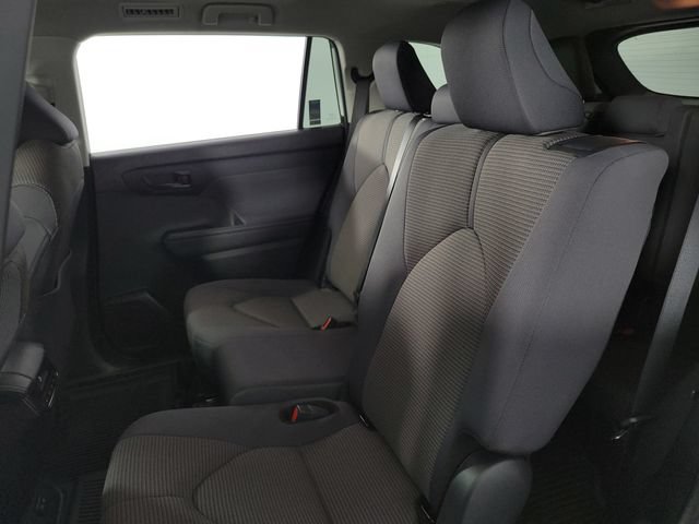 Used 2024 Toyota Highlander LE FWD image 20