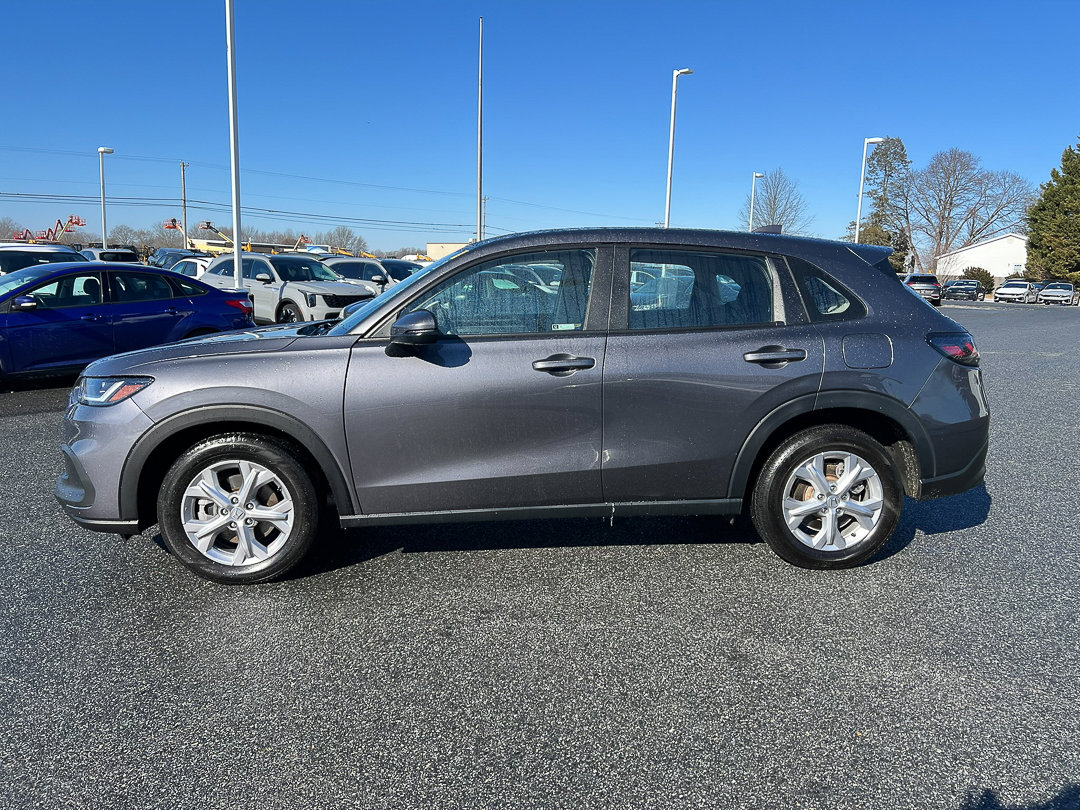 Used 2023 Honda HR-V LX image 2