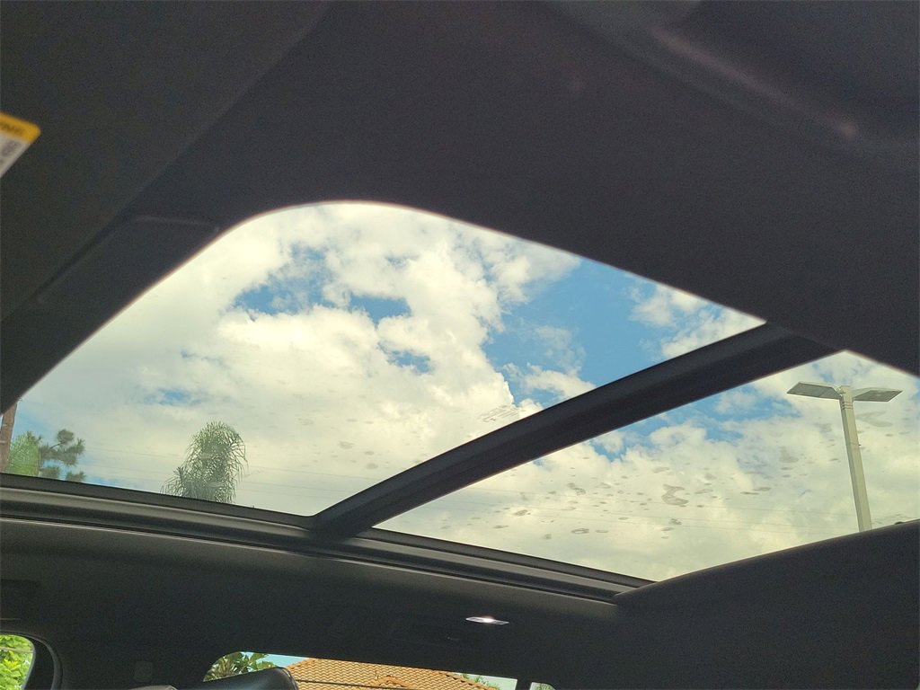 Certified 2024 Cadillac Escalade Premium Luxury w/ Performance Package image 18