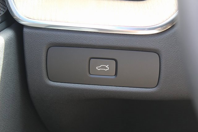 New 2026 Volvo XC60 B5 Plus w/ Protection Package Premier image 20