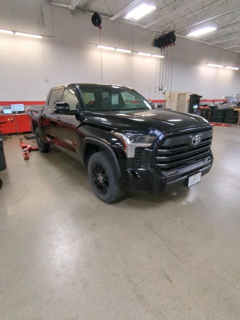 Used 2022 Toyota Tundra SR5 w/ Advanced Technology Package AWD/4WD image 7