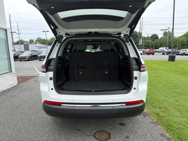 Used 2023 Jeep Grand Cherokee L Limited AWD/4WD image 8