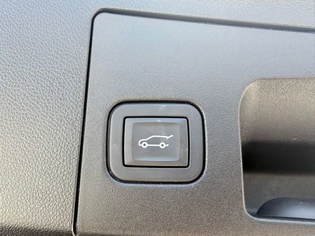 Used 2025 Cadillac XT4 Premium Luxury image 34