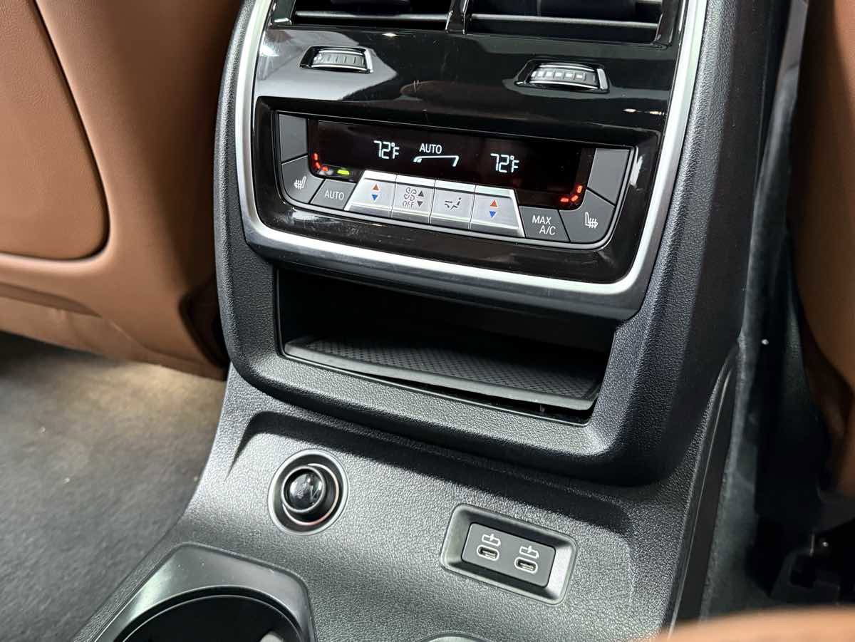 Used 2023 BMW X7 M60i image 45