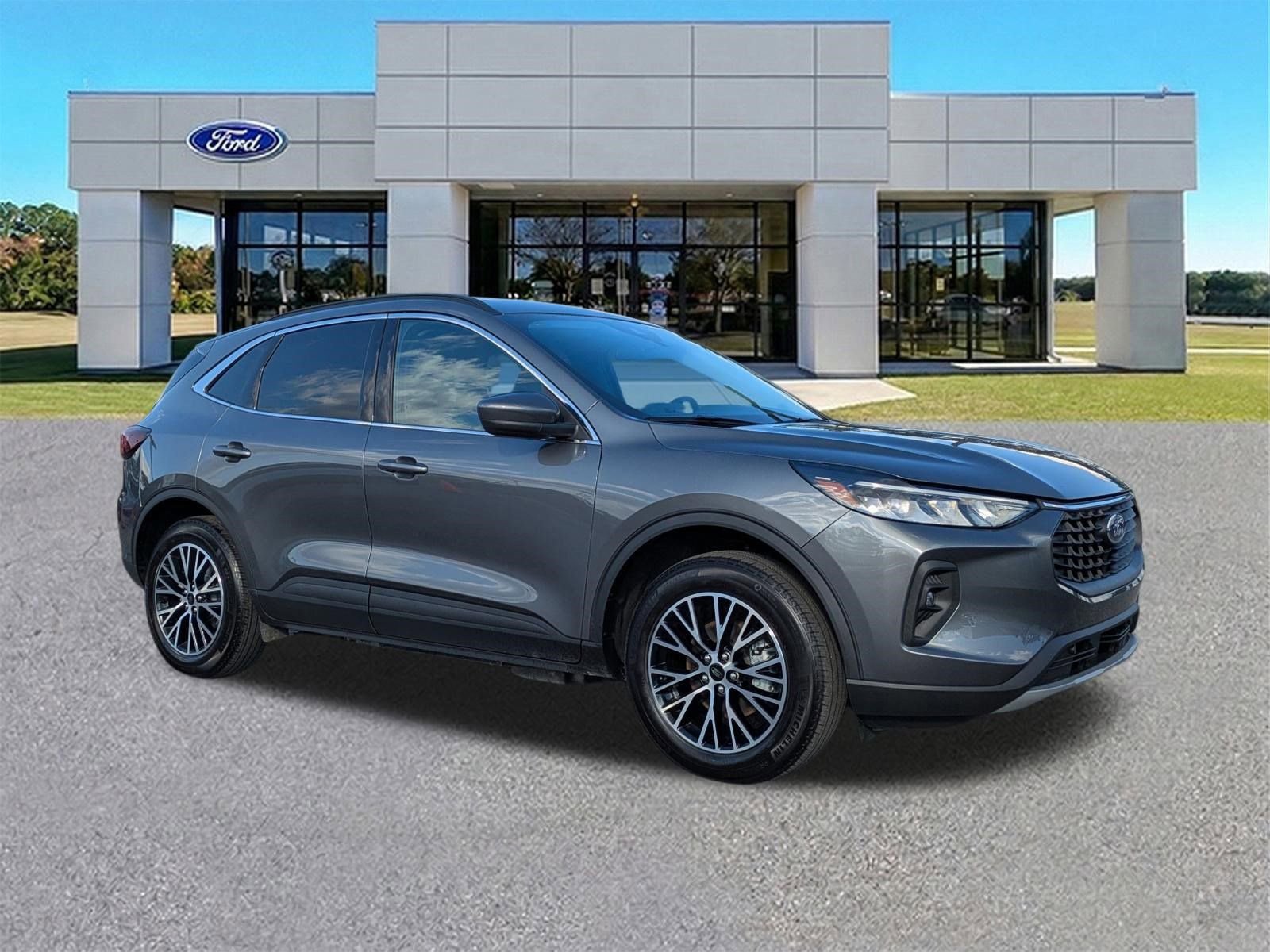Certified 2025 Ford Escape SE FWD image 2