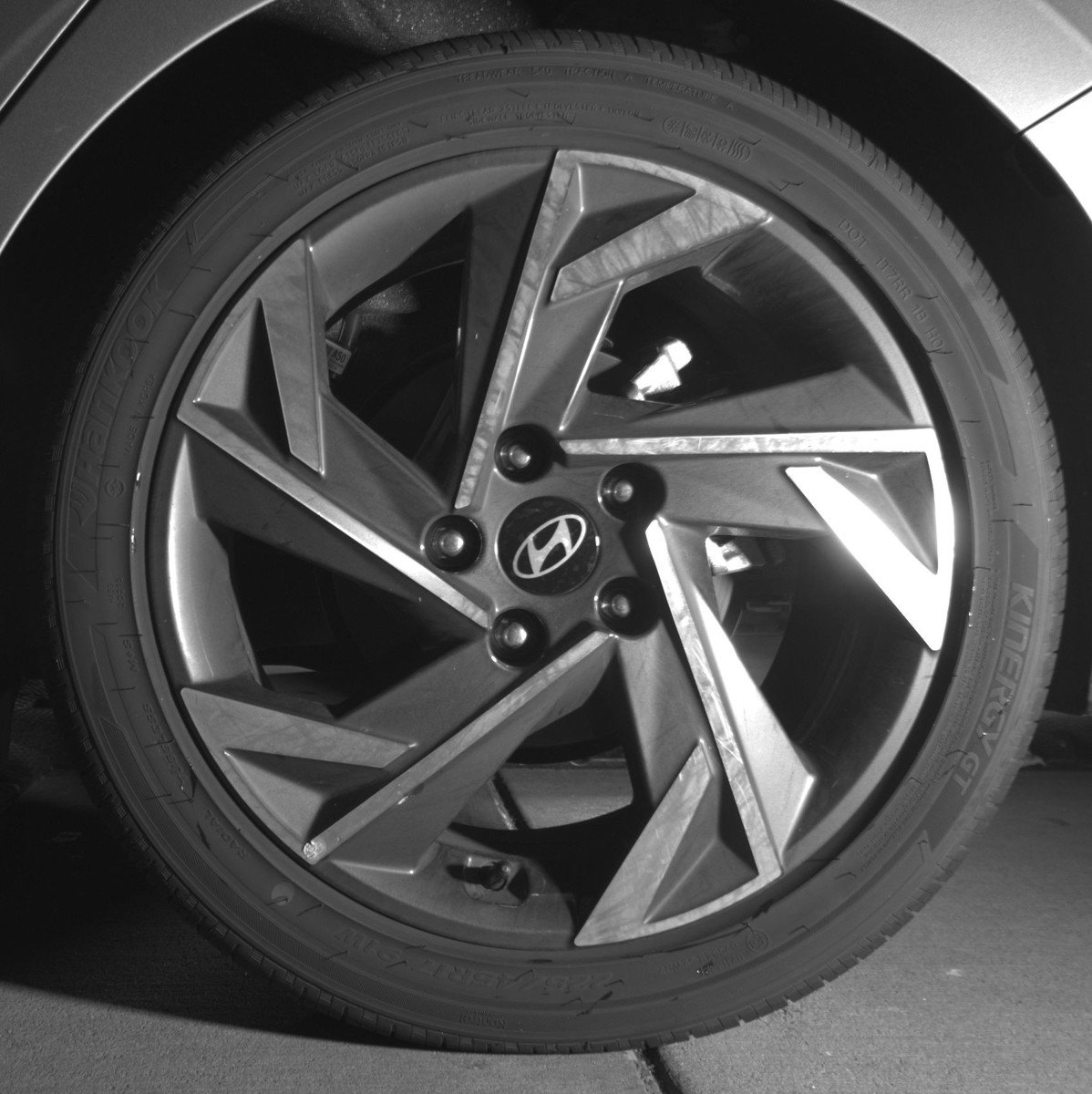 Used 2025 Hyundai Elantra Limited FWD image 14
