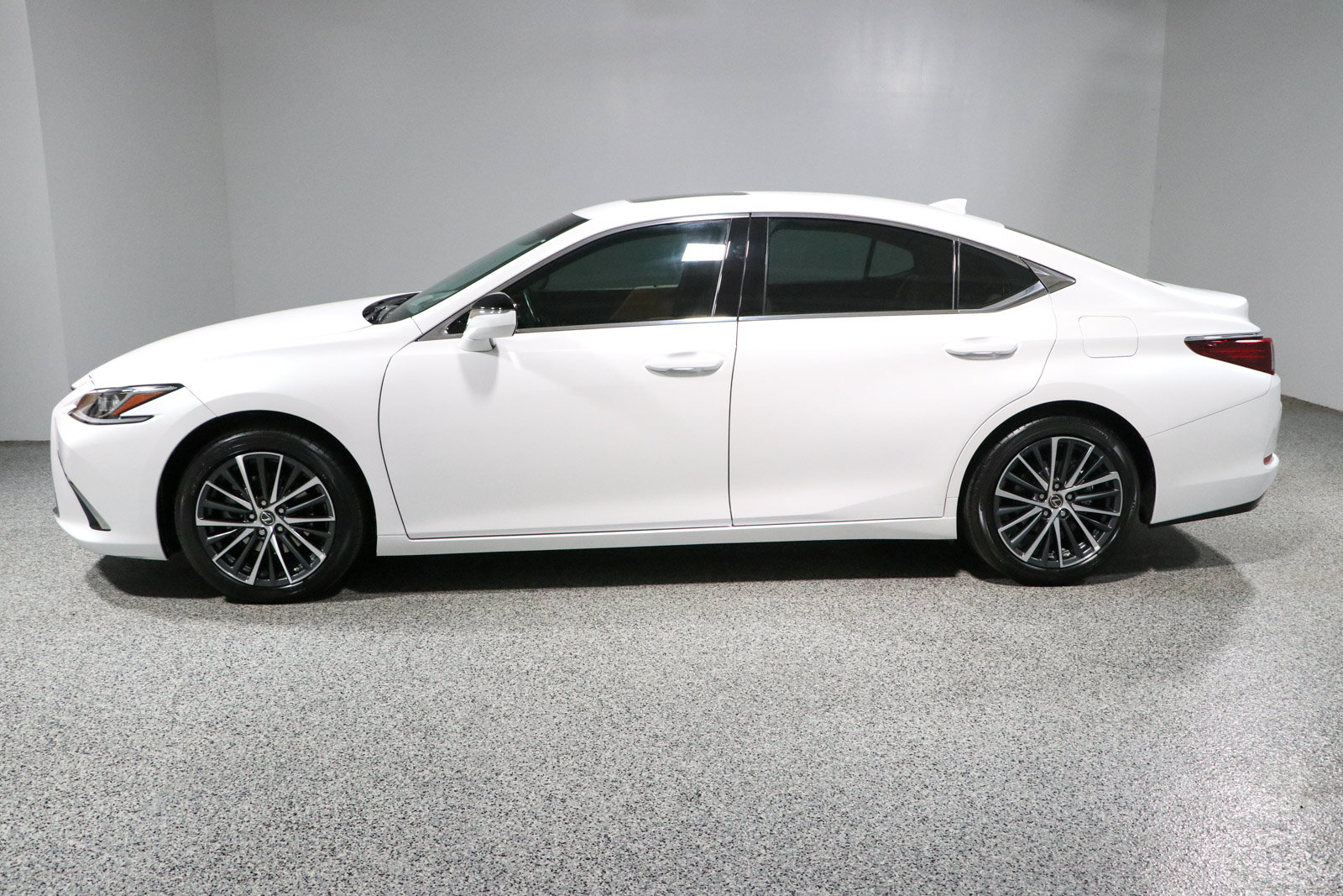 Used 2025 Lexus ES 350 w/ Premium Package FWD image 10