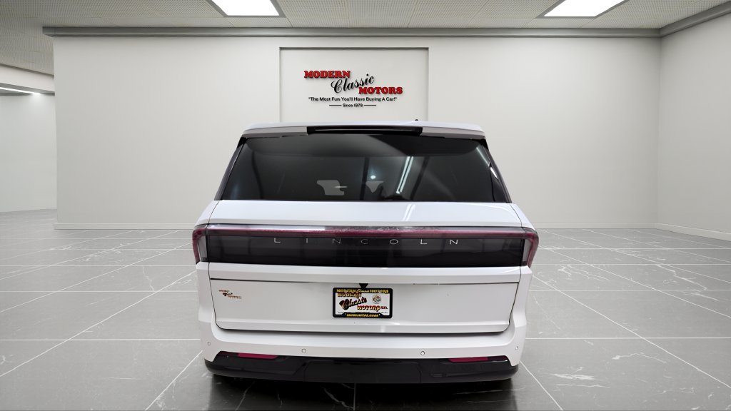 Used 2025 Lincoln Navigator Reserve AWD/4WD image 6