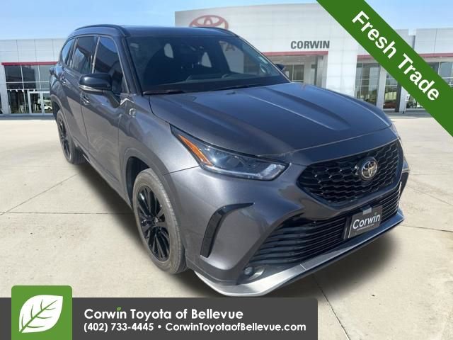 Used 2023 Toyota Highlander XSE image 1