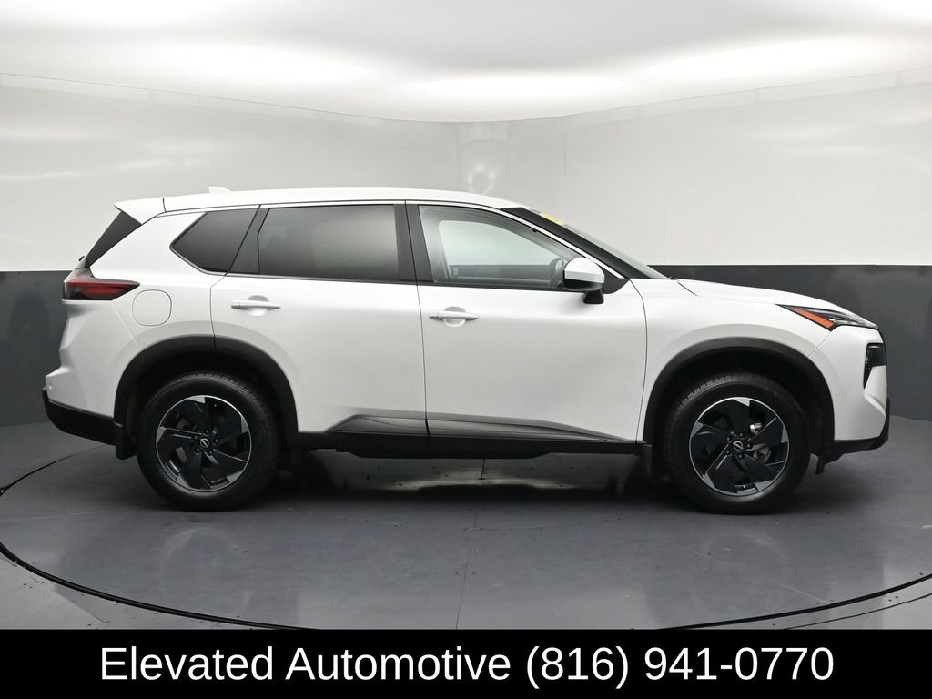 Used 2024 Nissan Rogue SV AWD/4WD image 29