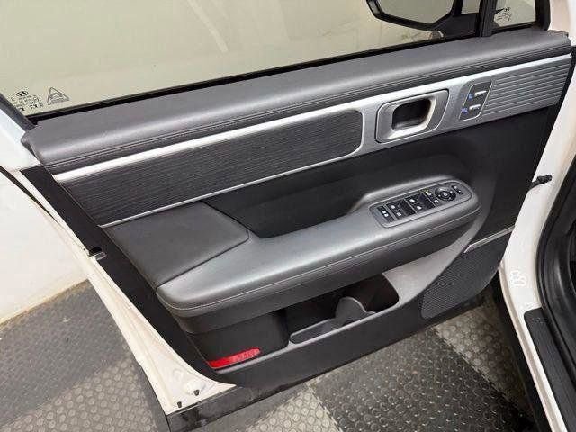 Used 2025 Hyundai Santa Fe Limited image 25