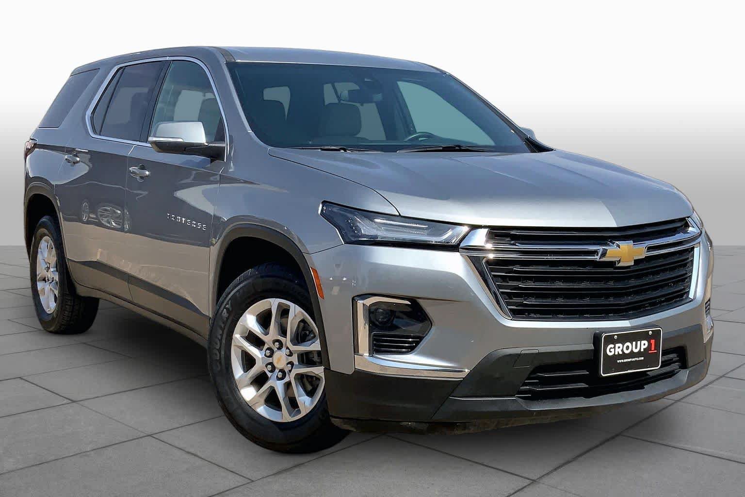Used 2023 Chevrolet Traverse LS w/ Safety Package FWD image 2