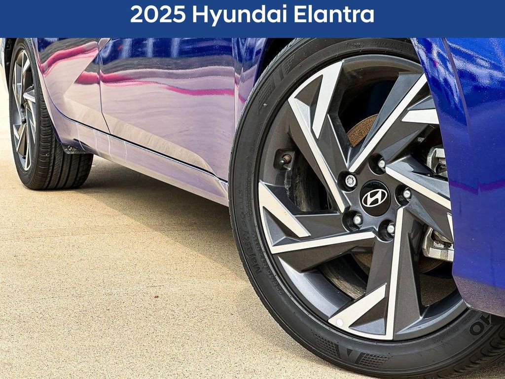 Used 2025 Hyundai Elantra Sport image 2