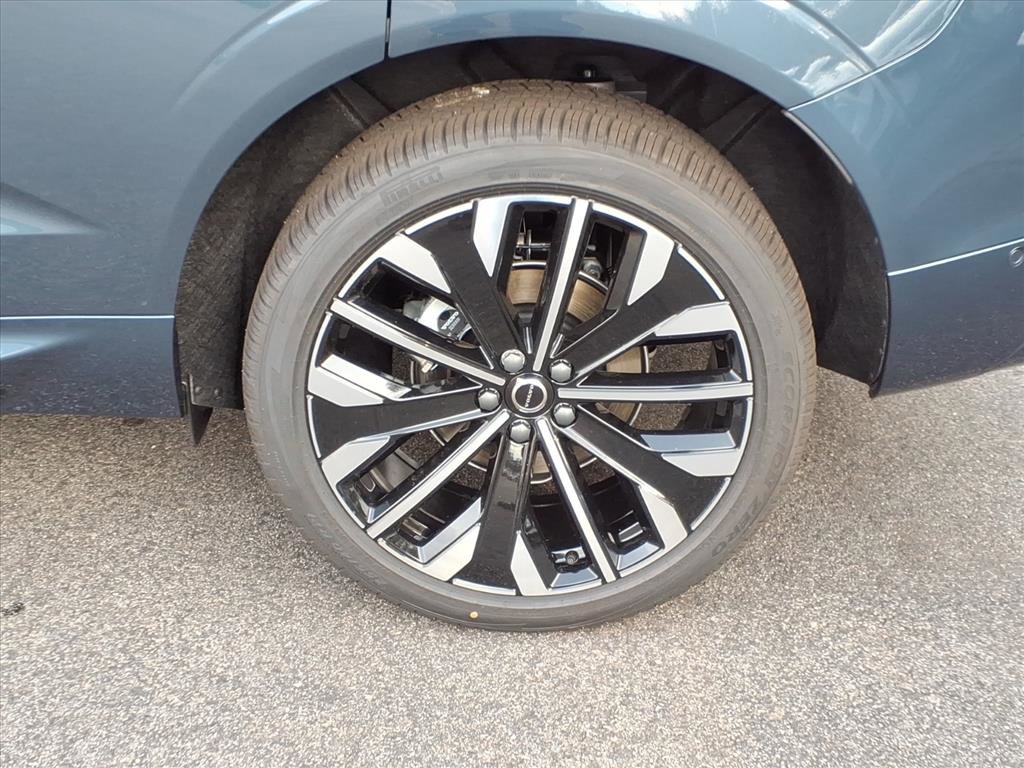 New 2026 Volvo XC60 B5 Ultra w/ Protection Package Premier image 9