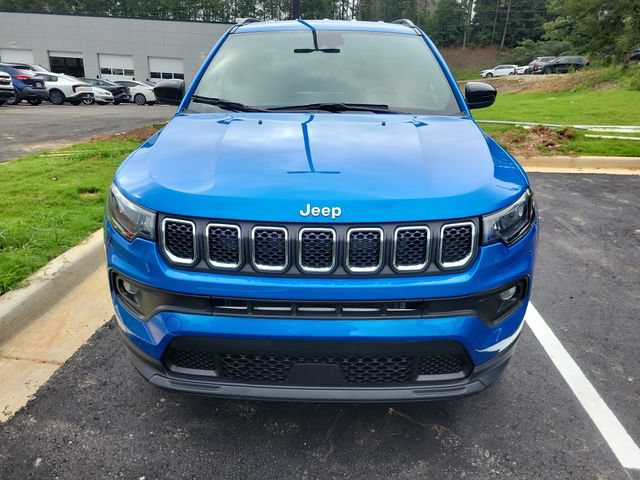 Used 2024 Jeep Compass Latitude AWD/4WD image 2