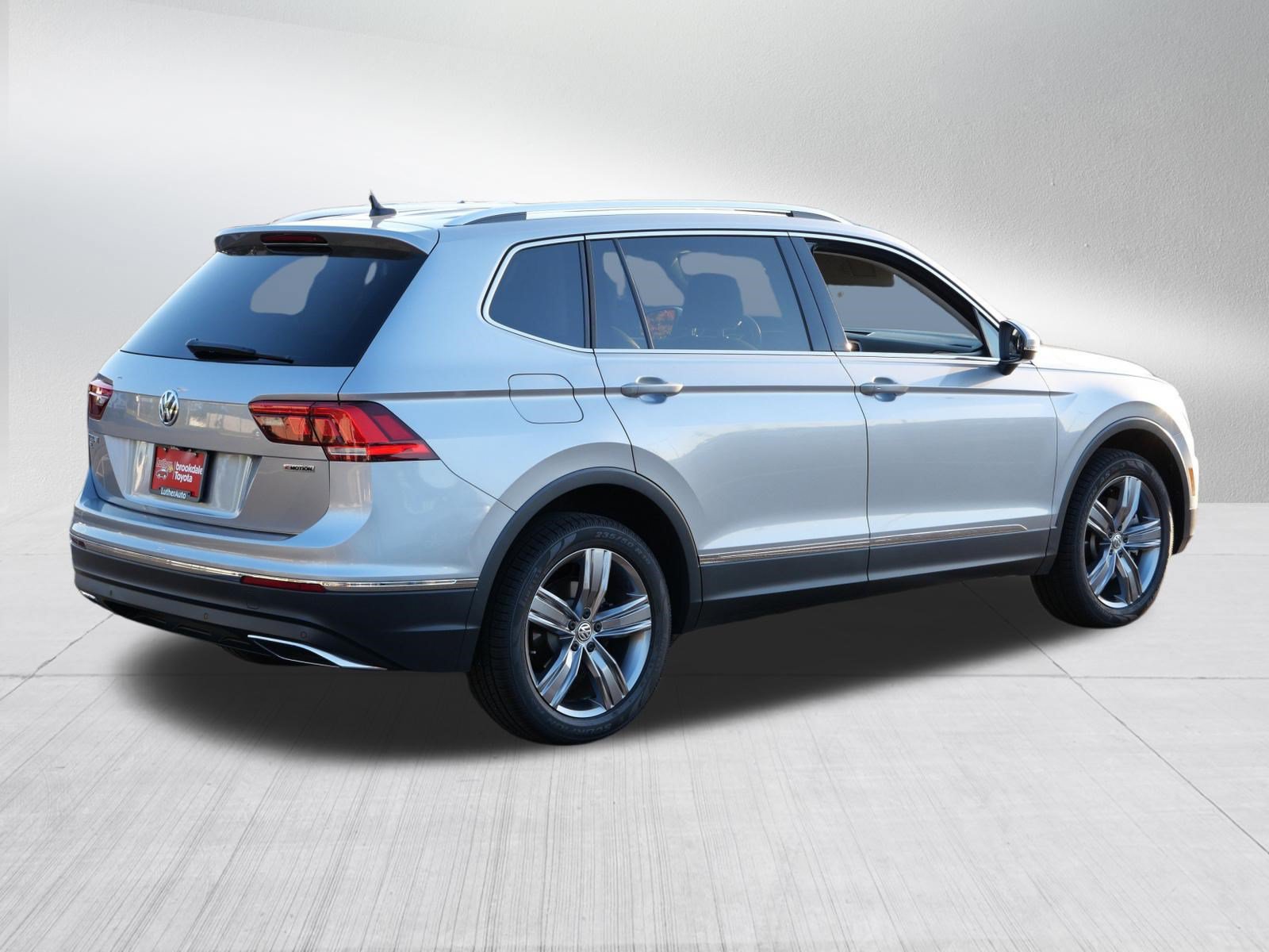 Used 2021 Volkswagen Tiguan SEL w/ 2-Row Tiguan MDO Package AWD/4WD image 7
