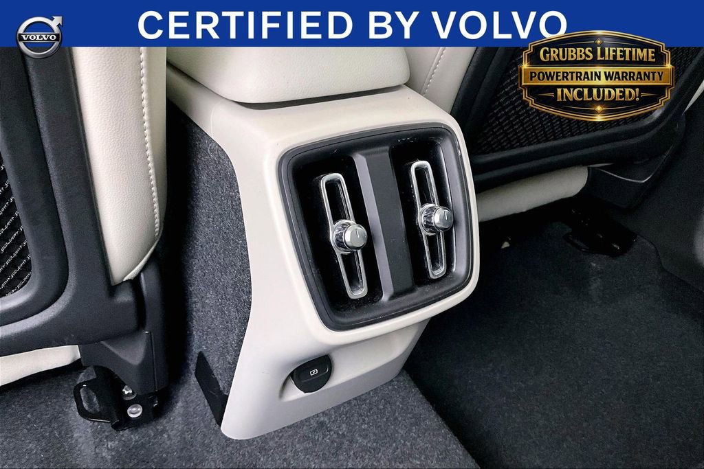 Used 2024 Volvo XC40 B5 Plus AWD/4WD image 30