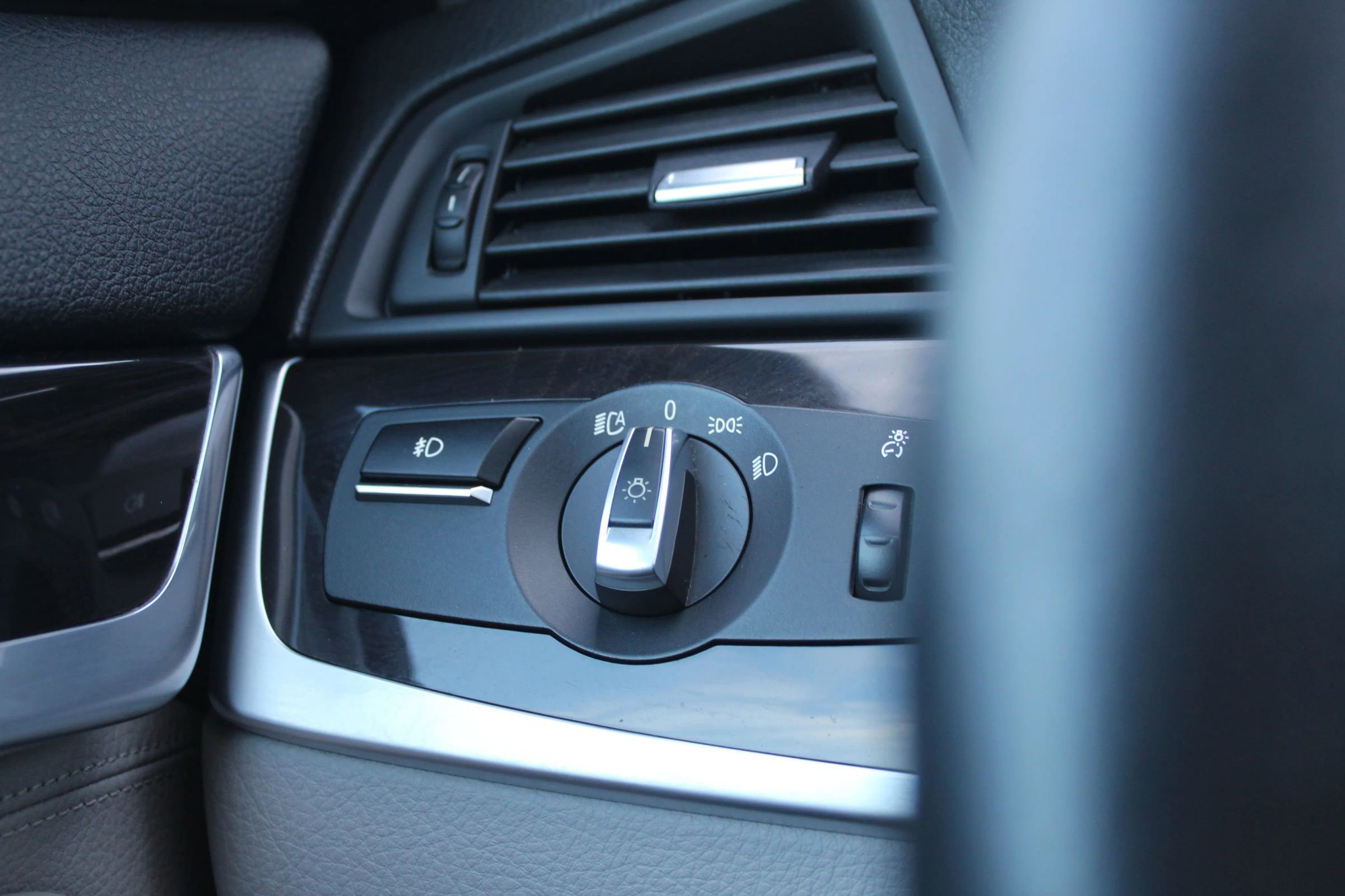 Used 2012 BMW 528i xDrive 528i xDrive Sedan 4D image 25