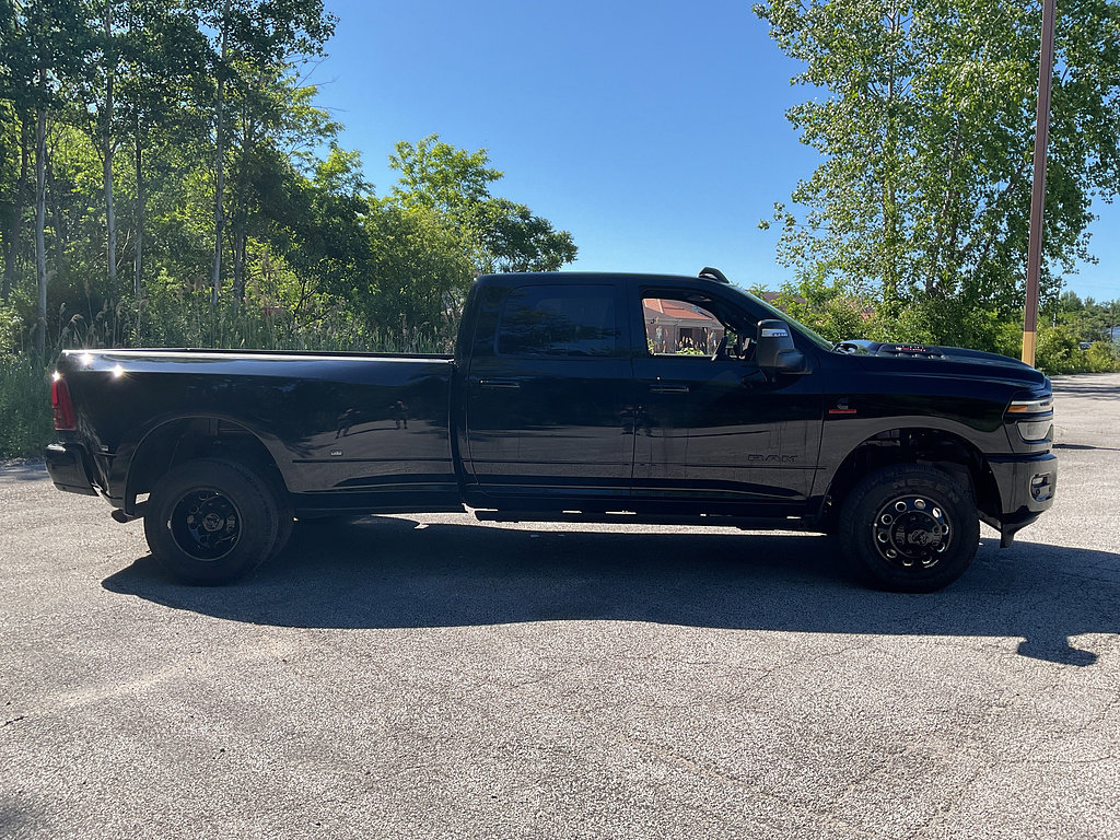 New 2026 RAM 3500 Laramie AWD/4WD image 4