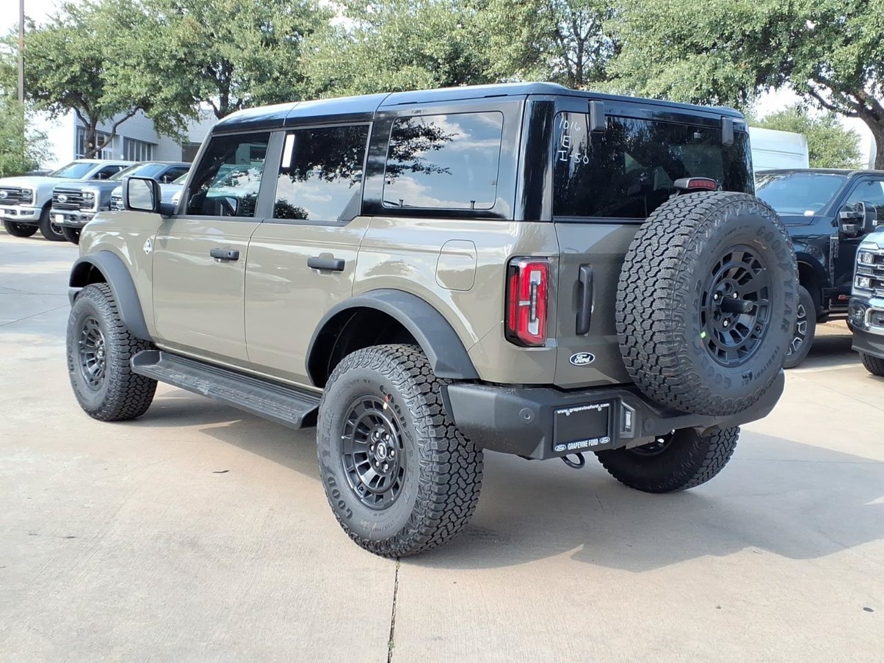 New 2026 Ford Bronco Outer Banks w/ Sasquatch Package AWD/4WD image 6