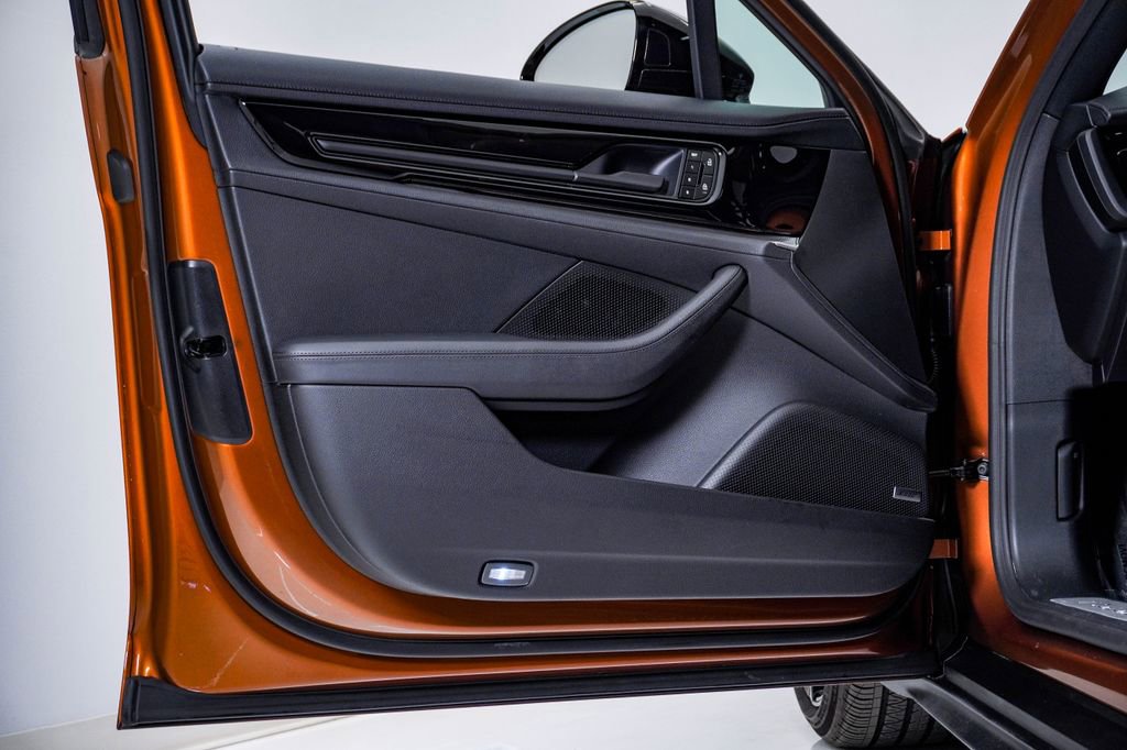 Certified 2025 Porsche Panamera 4 image 25