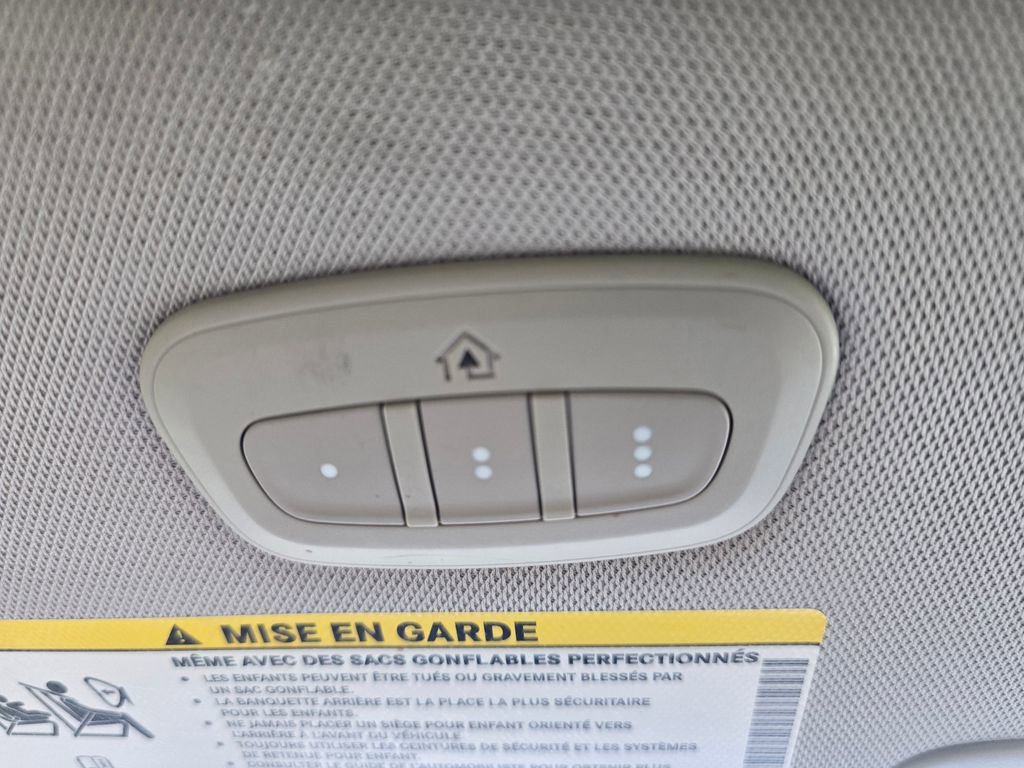 Used 2017 Chrysler Pacifica Touring-L FWD image 23
