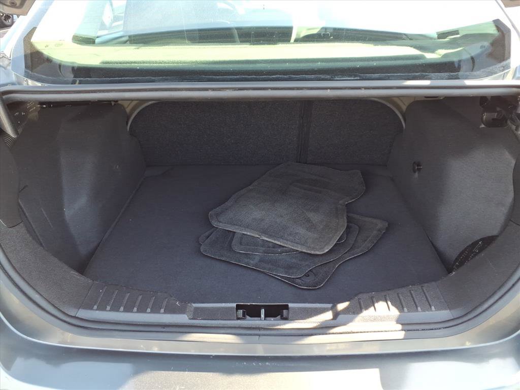 Used 2018 Ford Focus SE w/ SE Appearance Package image 28