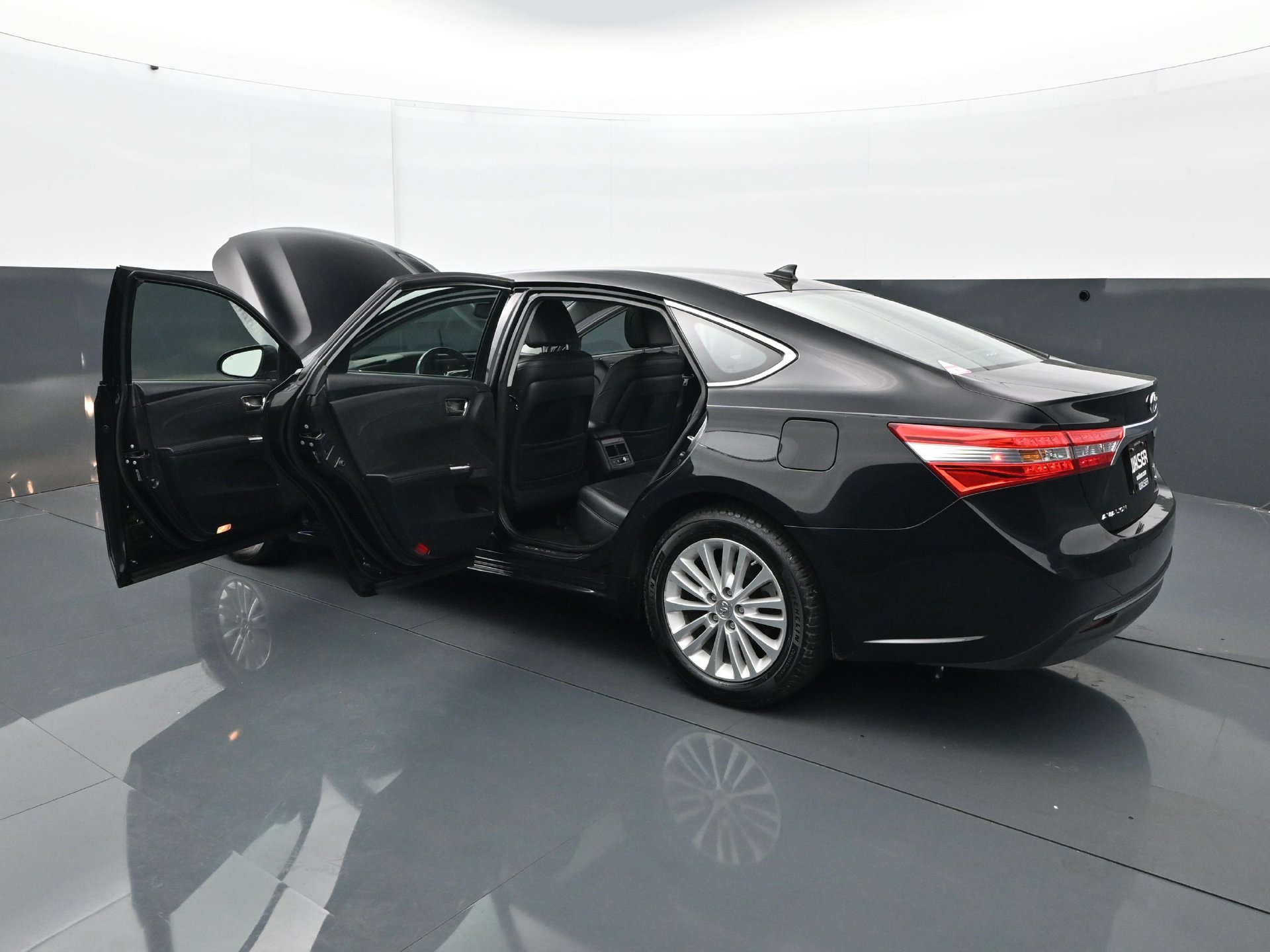 Used 2014 Toyota Avalon Limited FWD image 32