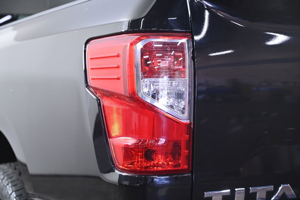 Used 2018 Nissan Titan S image 7