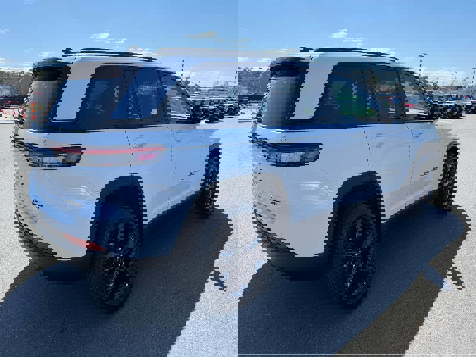 Used 2025 Jeep Grand Cherokee Limited w/ Black Appearance Package image 10