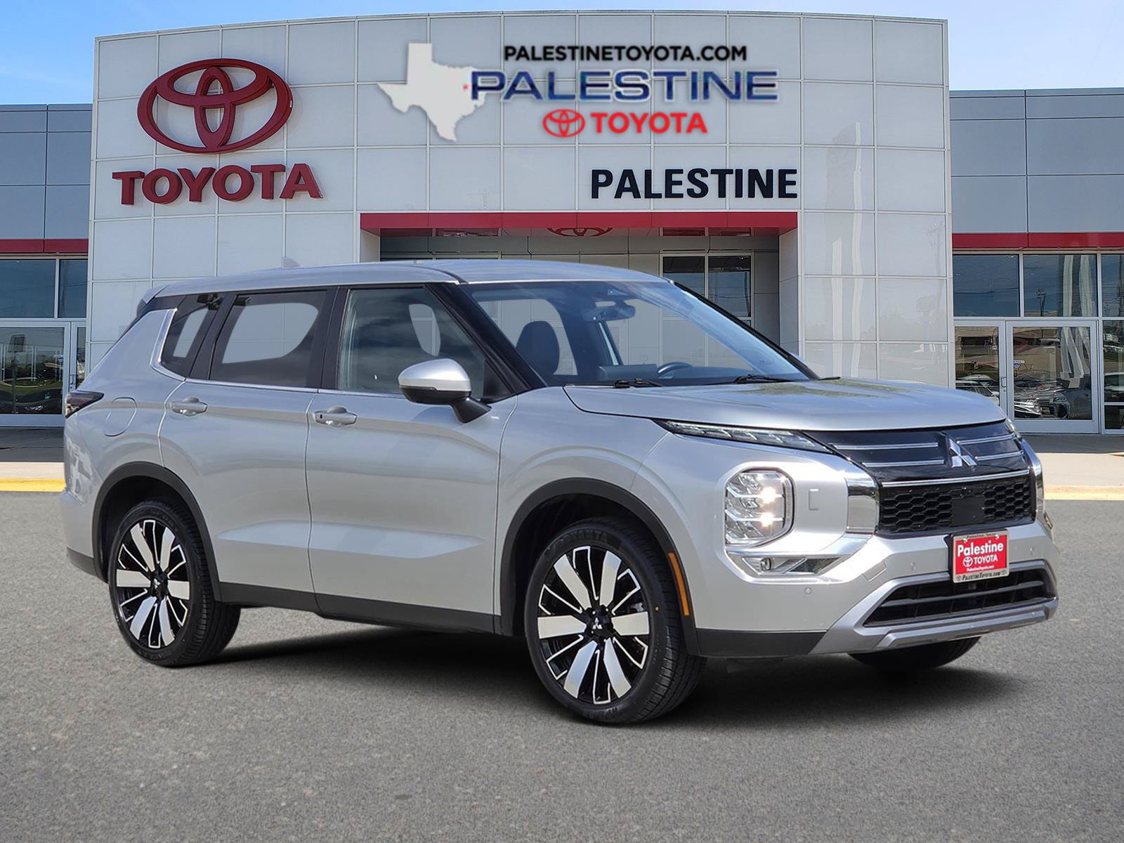 Used 2025 Mitsubishi Outlander SE