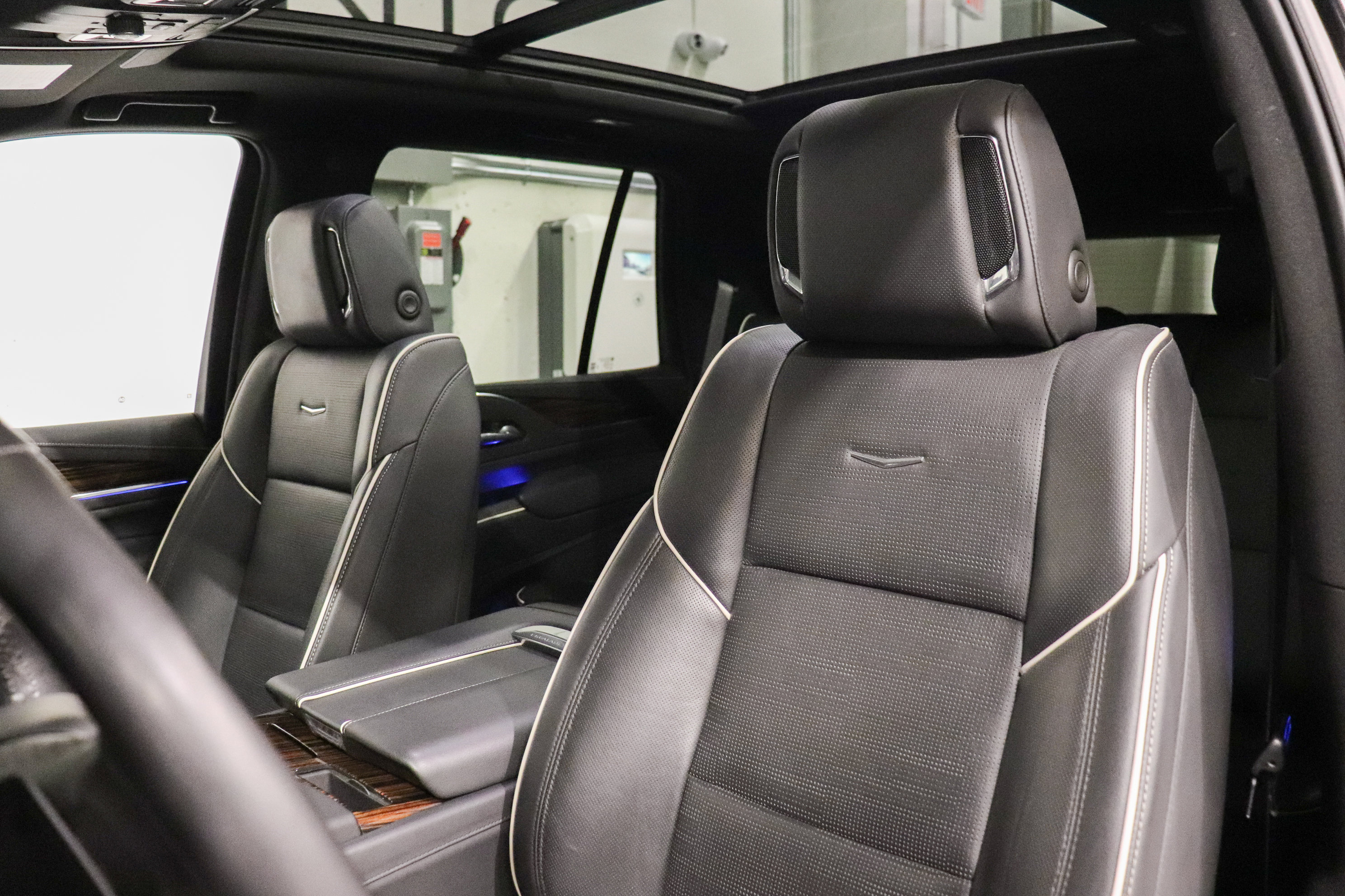 Used 2022 Cadillac Escalade Premium Luxury image 13