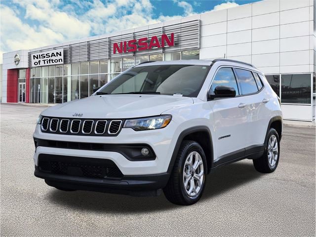 Used 2025 Jeep Compass Latitude AWD/4WD image 8