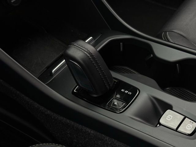 Used 2021 Volvo XC40 T5 Momentum image 27