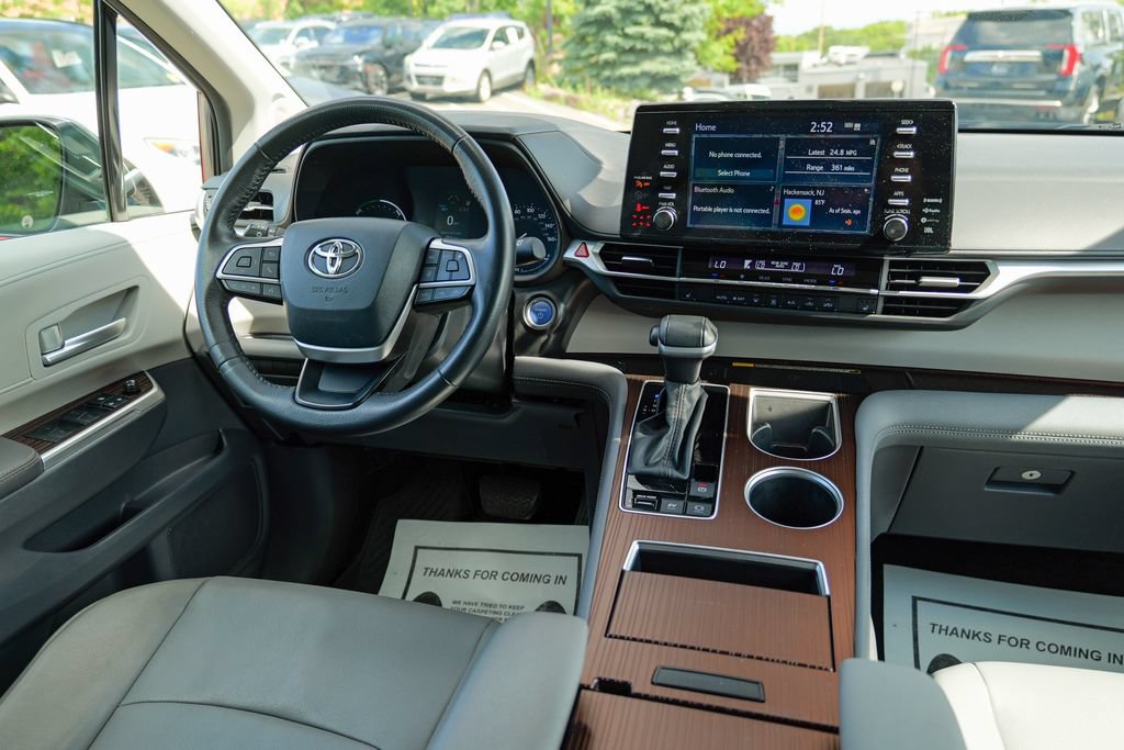 Used 2024 Toyota Sienna XLE w/ XLE Plus Package FWD image 40