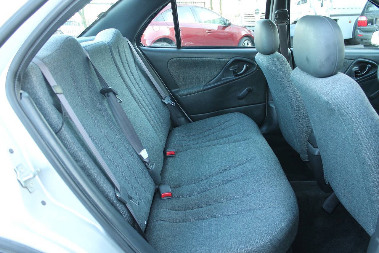 Used 2005 Chevrolet Cavalier Sedan w/ Preferred Equipment Group FWD image 28