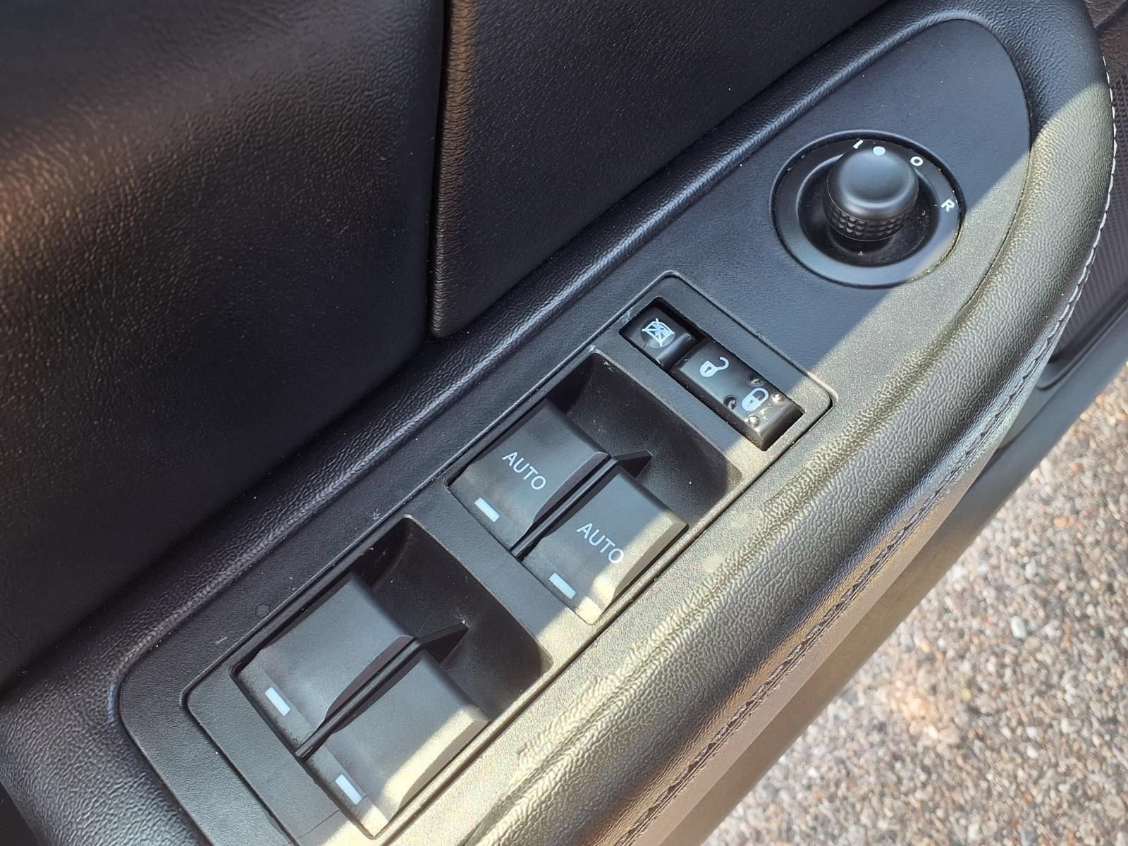 Used 2011 Chrysler 200 Limited FWD image 15