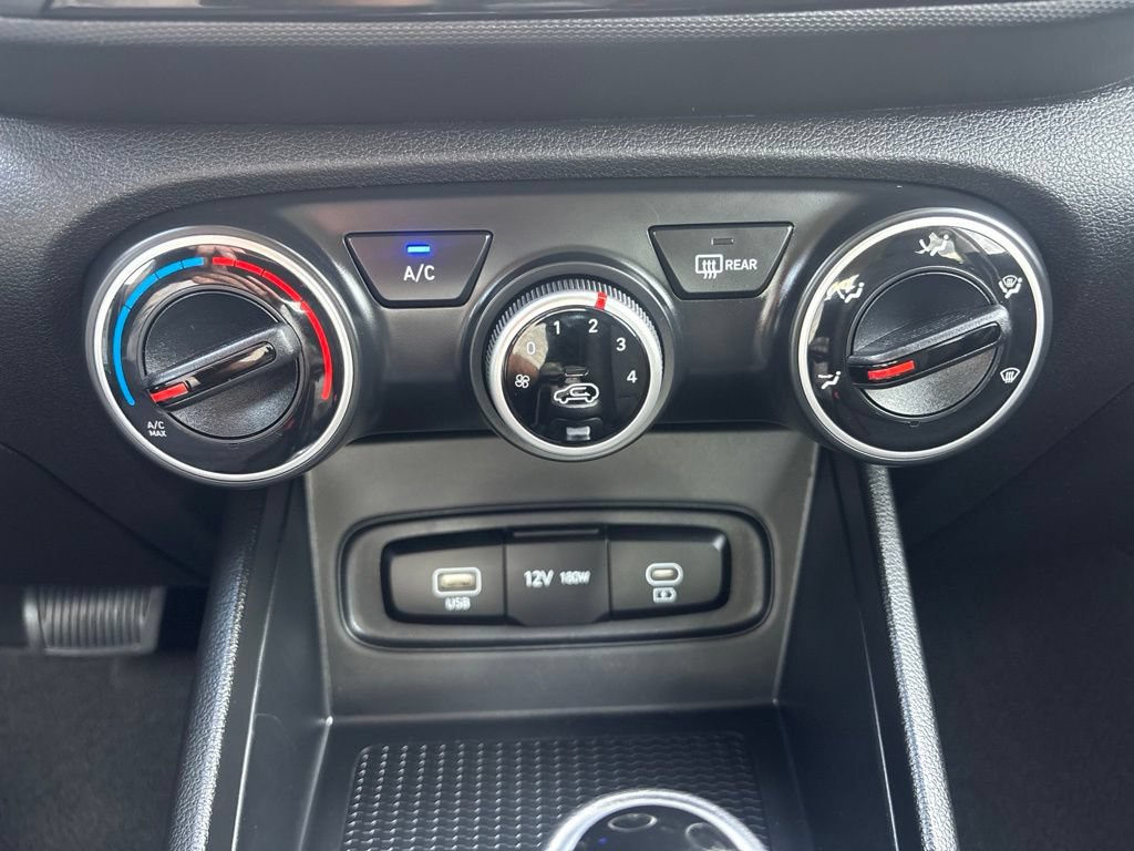Used 2025 Hyundai Venue SE FWD image 26