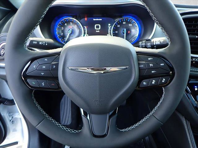 New 2026 Chrysler Pacifica Limited w/ Uconnect Theater Family Group AWD/4WD image 17