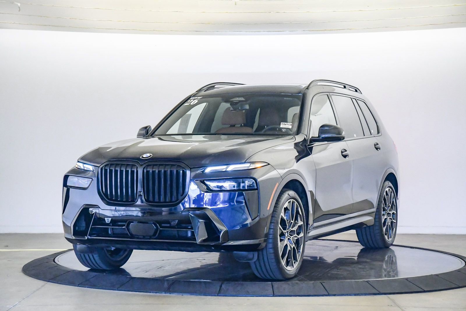 Used 2026 BMW X7 xDrive40i w/ M Sport Package image 2