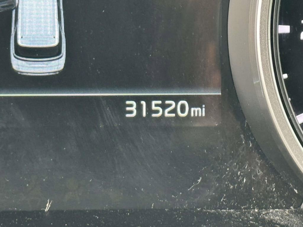 Used 2023 Kia Carnival EX image 25