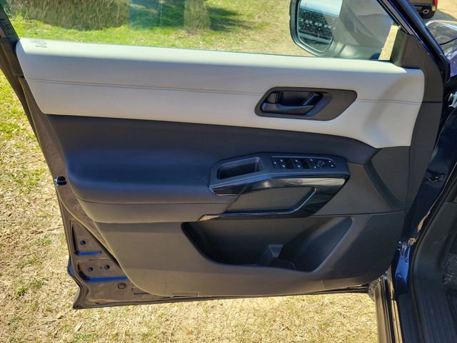 Used 2025 Nissan Pathfinder SV FWD image 9