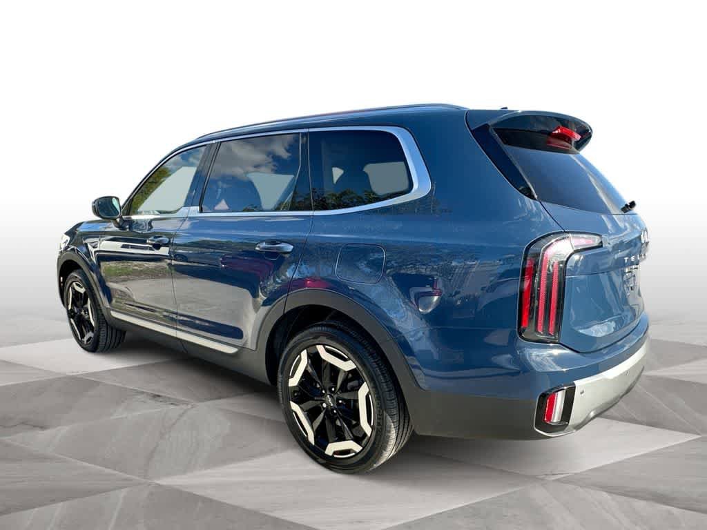 Used 2023 Kia Telluride EX w/ EX Captain's Chair Package FWD image 6