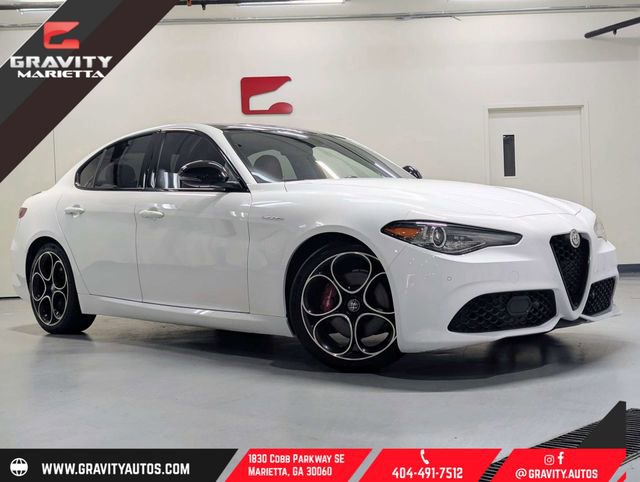 Used 2022 Alfa Romeo Giulia Veloce RWD image 1